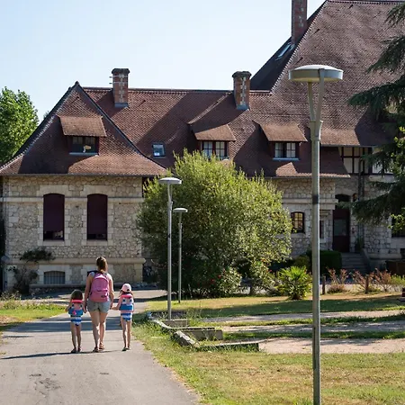 Campsite Village Chateau Cazaleres *