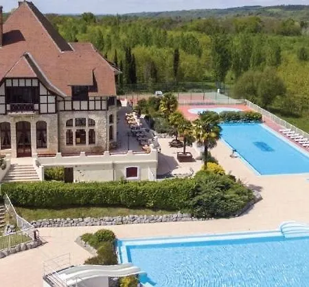 Village Chateau Cazaleres