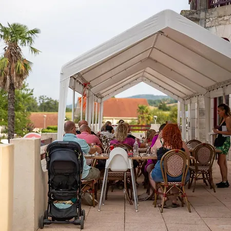 Village Chateau Cazaleres Campsite *